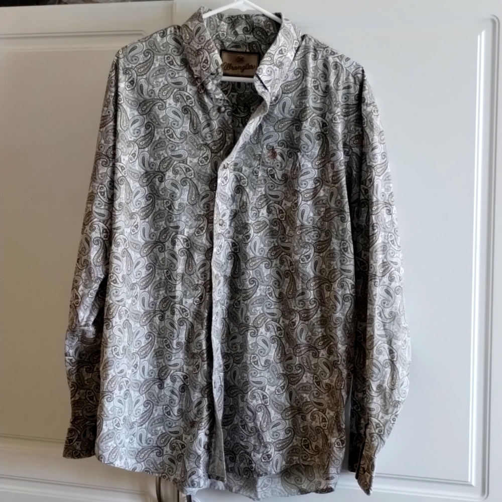 Wrangler Button up Paisley shirt